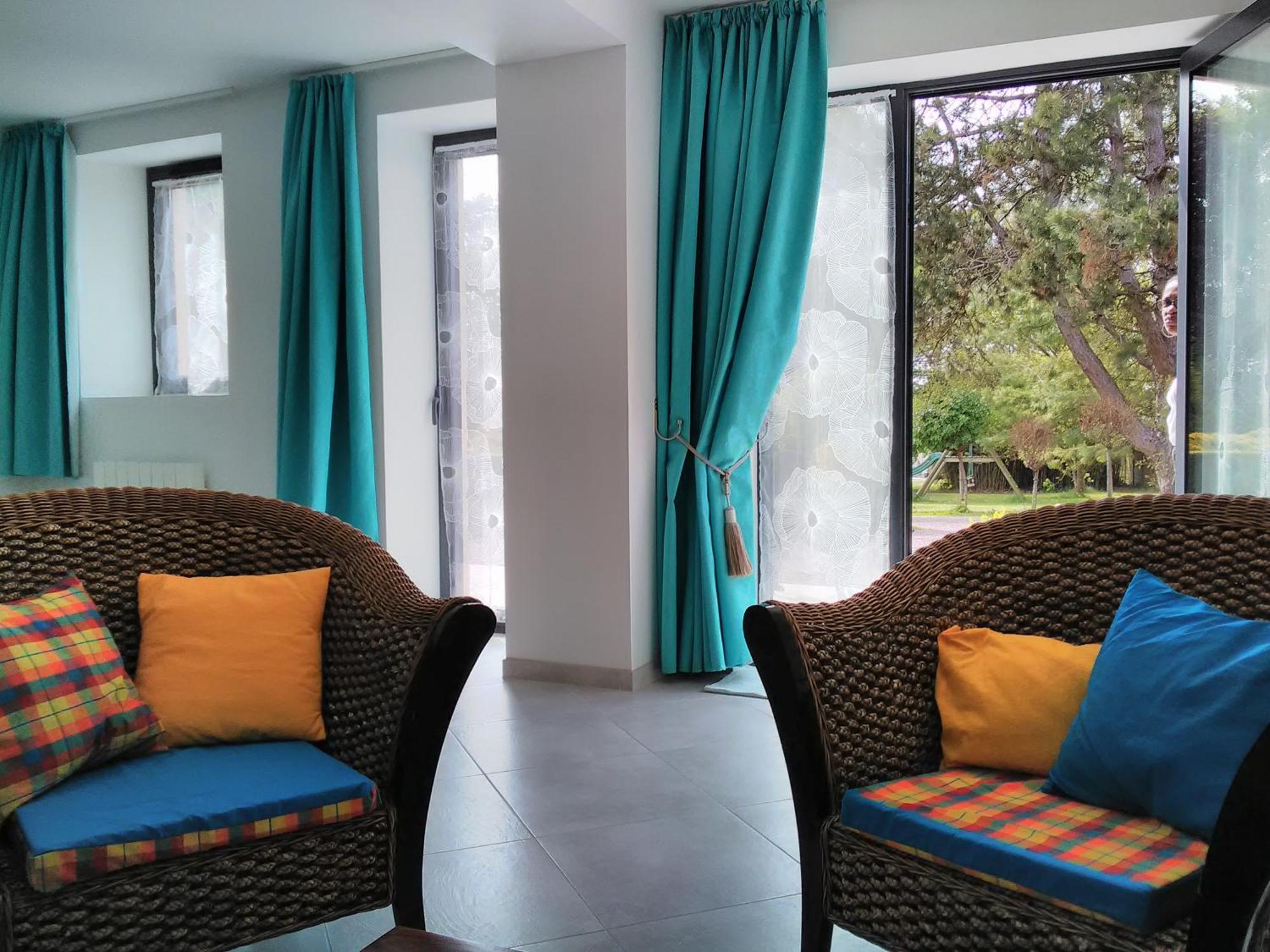La Maison Periot Trevieres Bilik gambar
